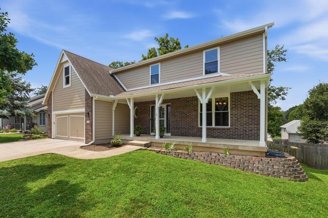 820 NE Adams Drive, Lee's Summit, MO 64086
