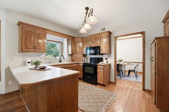 820 NE Adams Drive, Lee's Summit, MO 64086