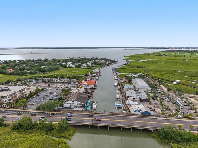 341 W Coleman Boulevard E, Mount Pleasant, SC 29464