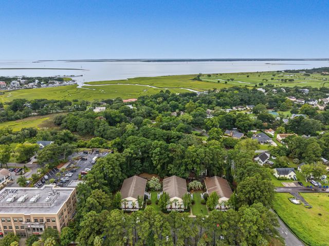 341 W Coleman Boulevard E, Mount Pleasant, SC 29464