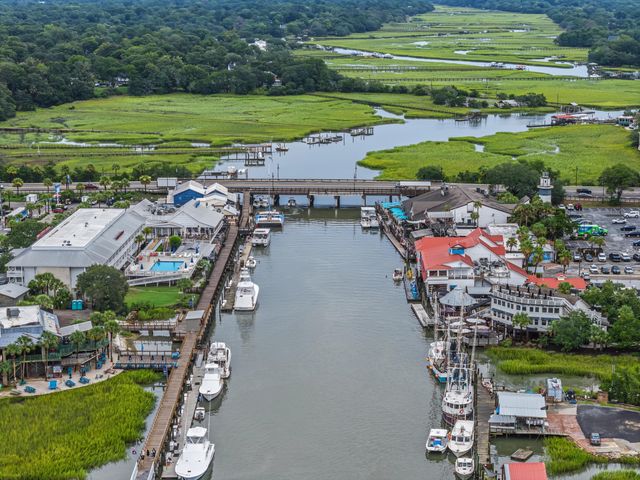 341 W Coleman Boulevard E, Mount Pleasant, SC 29464