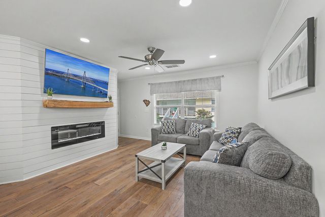 341 W Coleman Boulevard E, Mount Pleasant, SC 29464