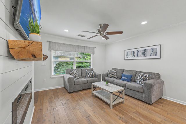 341 W Coleman Boulevard E, Mount Pleasant, SC 29464