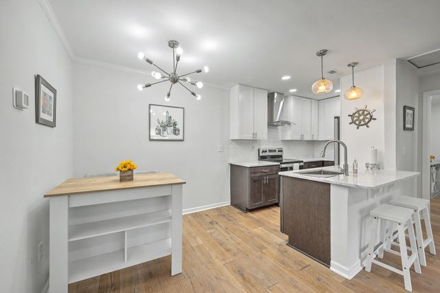 341 W Coleman Boulevard E, Mount Pleasant, SC 29464