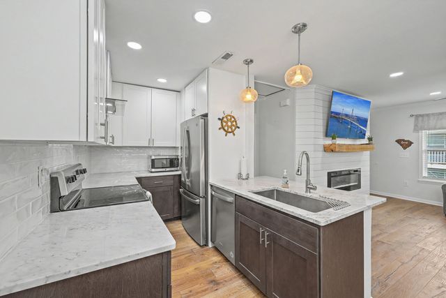 341 W Coleman Boulevard E, Mount Pleasant, SC 29464