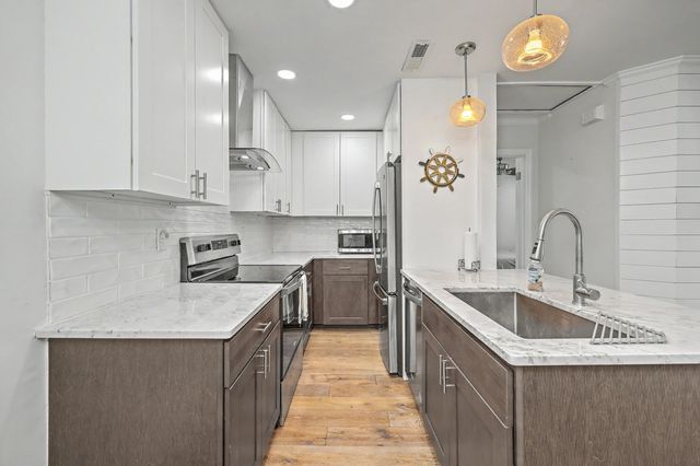 341 W Coleman Boulevard E, Mount Pleasant, SC 29464