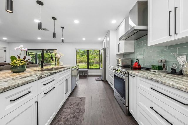 10908 SE Hobart Street, Jupiter, FL 33469