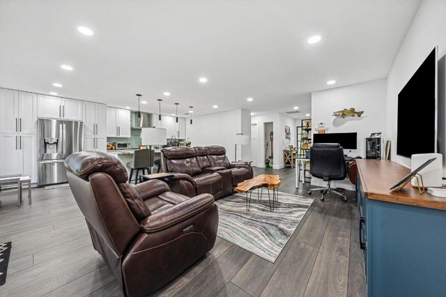 10908 SE Hobart Street, Jupiter, FL 33469