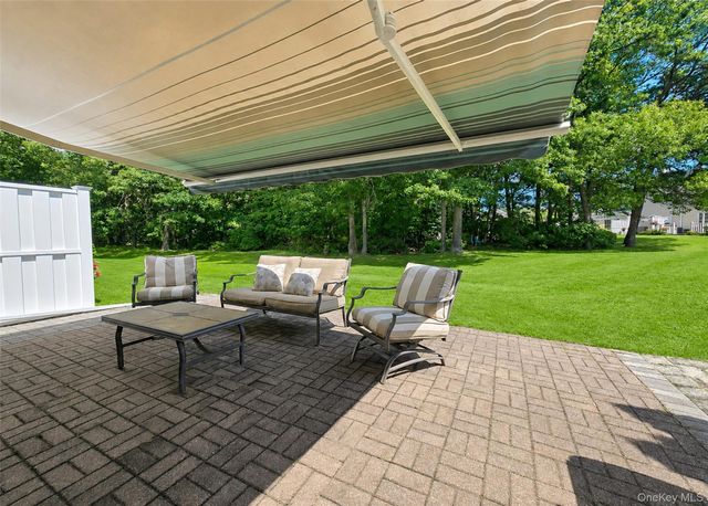 333 Prairie Court, Manorville, NY 11949