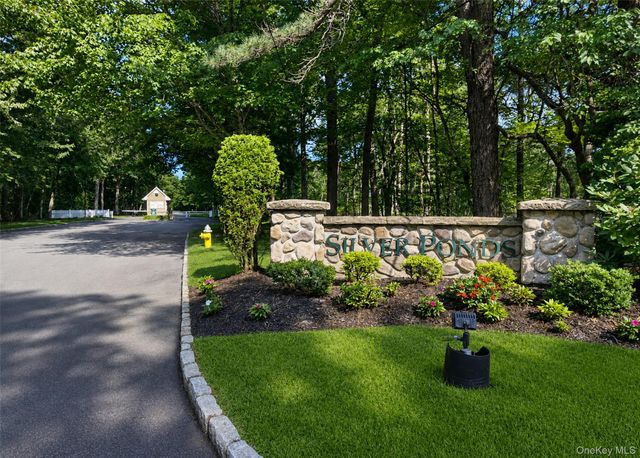 333 Prairie Court, Manorville, NY 11949