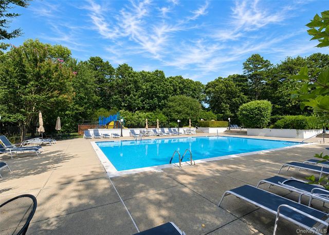 333 Prairie Court, Manorville, NY 11949