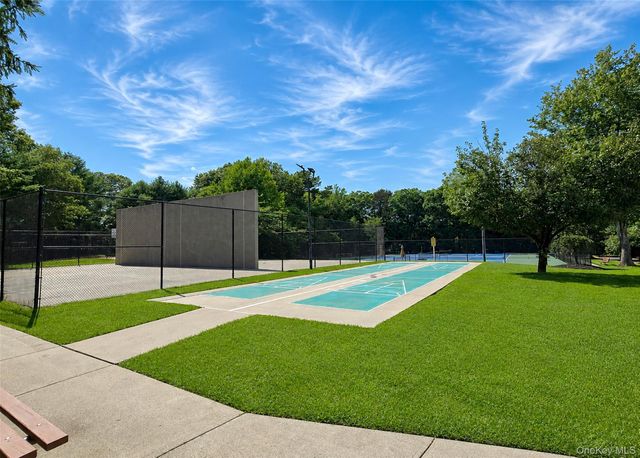 333 Prairie Court, Manorville, NY 11949