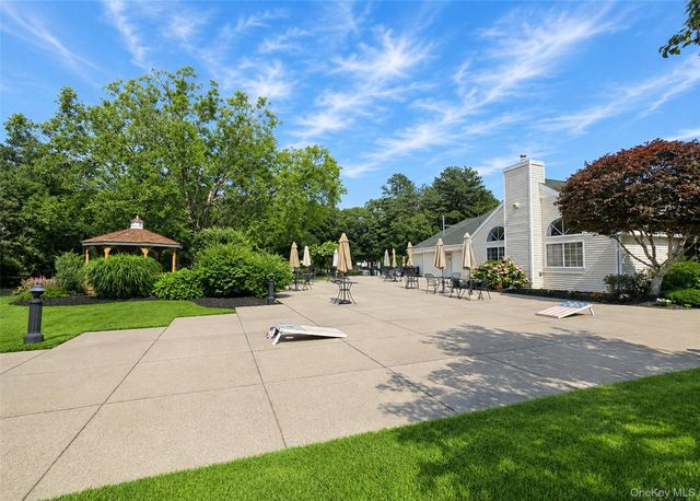 333 Prairie Court, Manorville, NY 11949