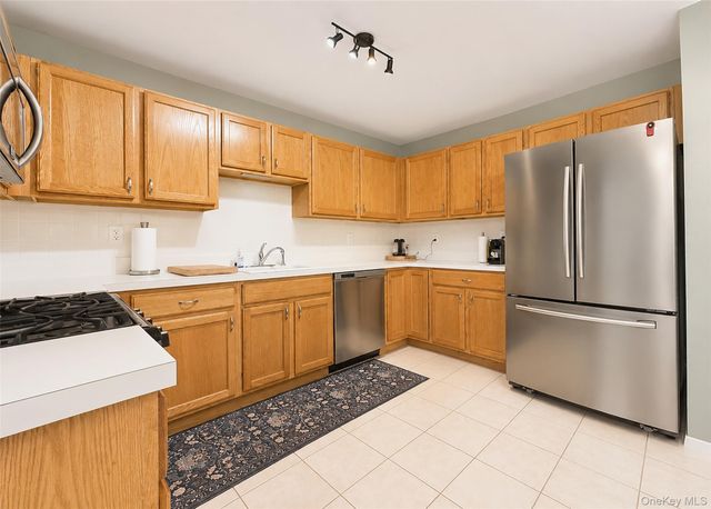 333 Prairie Court, Manorville, NY 11949