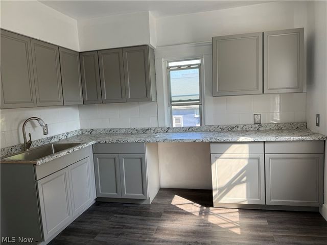 14210 Kingsford Avenue, Cleveland, OH 44128