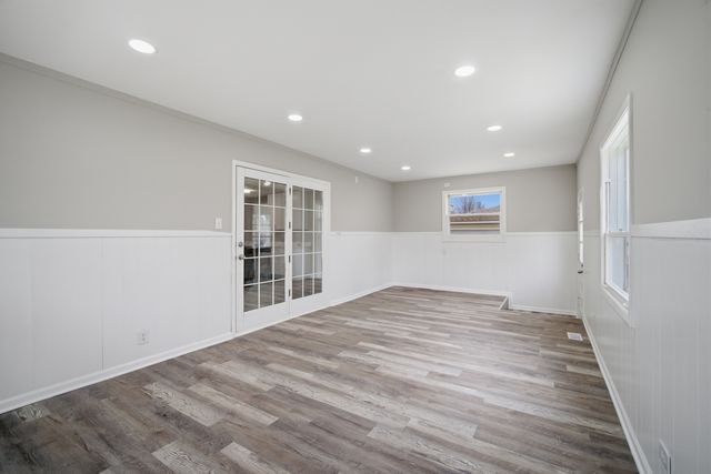 249 Shawnee Drive, Carol Stream, IL 60188