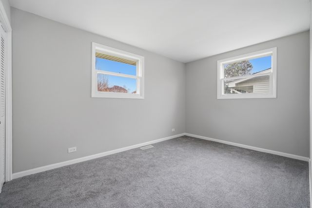 249 Shawnee Drive, Carol Stream, IL 60188