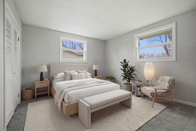 249 Shawnee Drive, Carol Stream, IL 60188