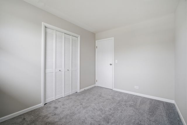 249 Shawnee Drive, Carol Stream, IL 60188