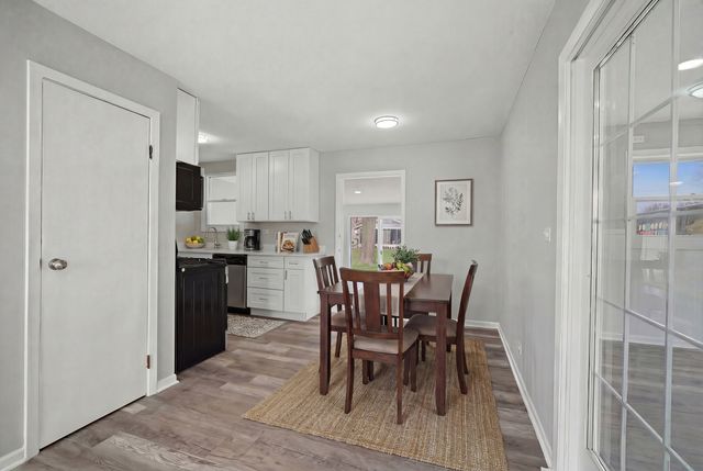 249 Shawnee Drive, Carol Stream, IL 60188