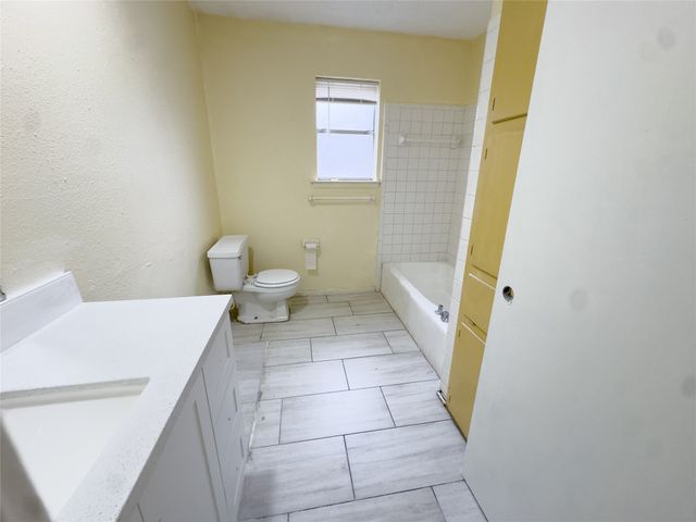 808 Warwick Street, Bedford, TX 76022