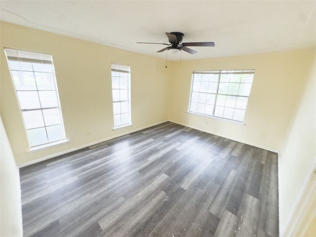808 Warwick Street, Bedford, TX 76022