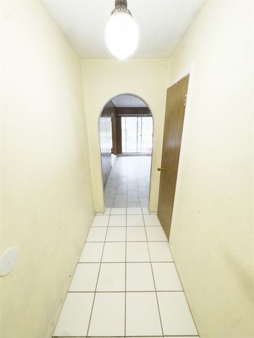 808 Warwick Street, Bedford, TX 76022