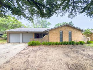 808 Warwick Street, Bedford, TX 76022
