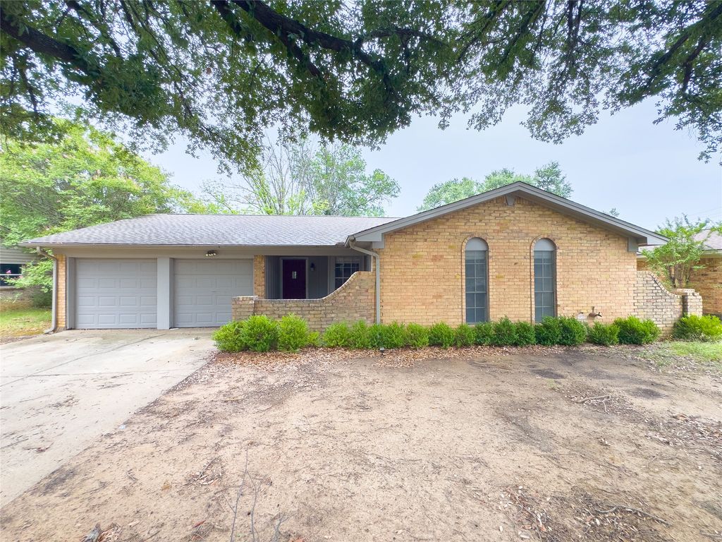 808 Warwick Street, Bedford, TX 76022