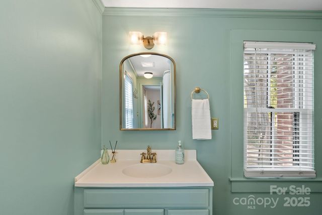 31 Massey Road, Asheville, NC 28804