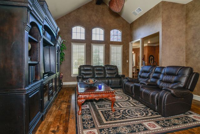 1106 N 14th Street, Wolfforth, TX 79382