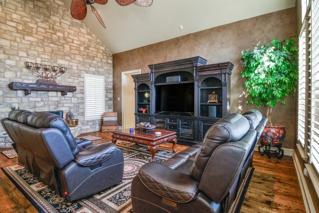 1106 N 14th Street, Wolfforth, TX 79382