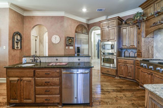 1106 N 14th Street, Wolfforth, TX 79382