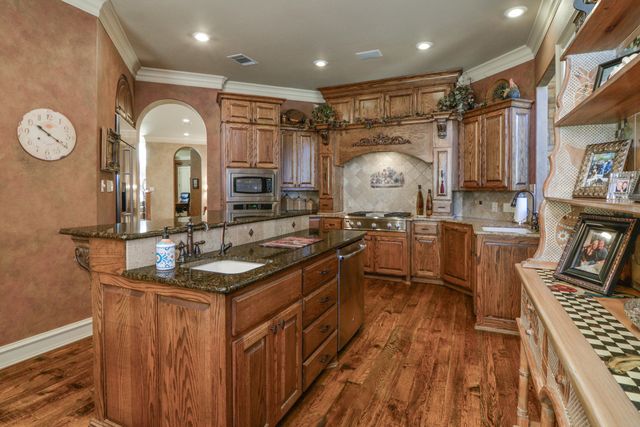 1106 N 14th Street, Wolfforth, TX 79382