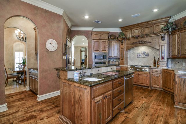 1106 N 14th Street, Wolfforth, TX 79382