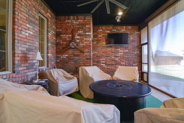 1106 N 14th Street, Wolfforth, TX 79382