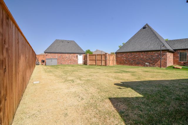 1106 N 14th Street, Wolfforth, TX 79382