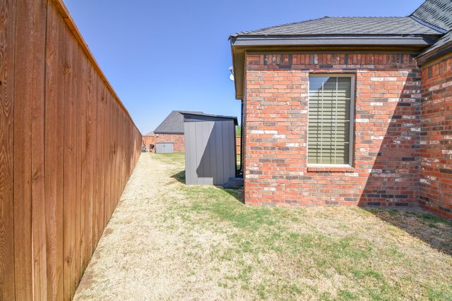 1106 N 14th Street, Wolfforth, TX 79382