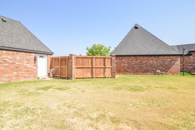 1106 N 14th Street, Wolfforth, TX 79382