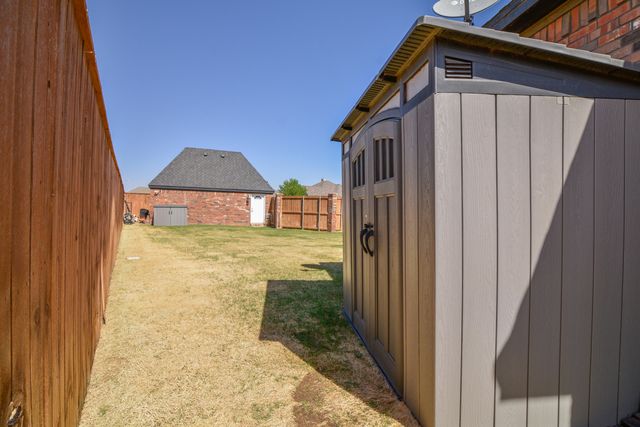 1106 N 14th Street, Wolfforth, TX 79382