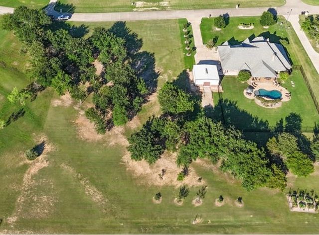 1409 Shadow Lakes Drive, Wills Point, TX 75169