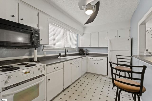 37 Briarglen Place, Greenville, SC 29615