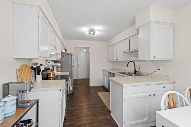 3861 Gold Point B, Eagan, MN 55122