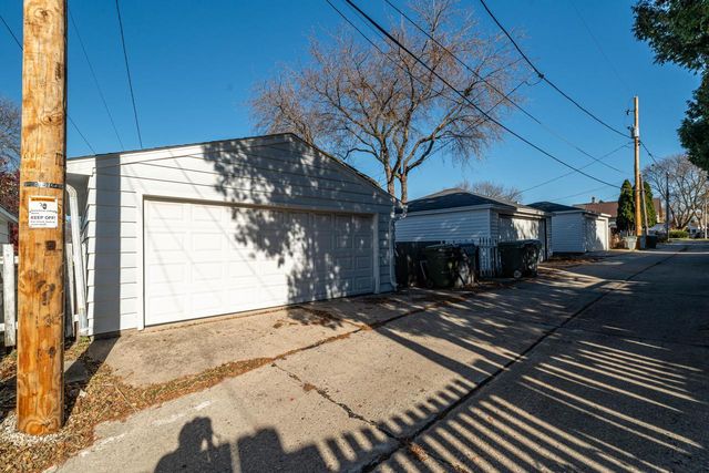 1821 E Euclid AVENUE, Milwaukee, WI 53207