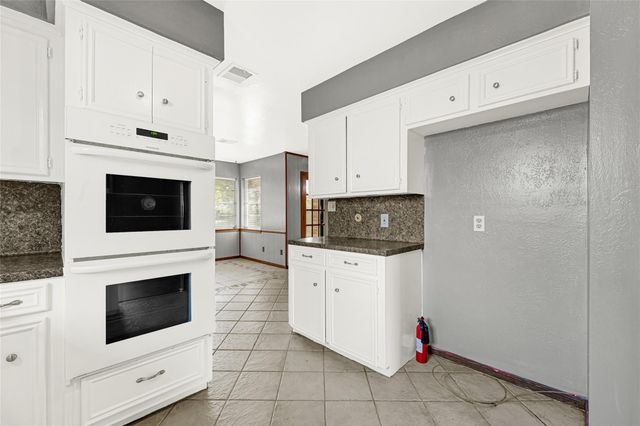 225 Saint Cloud Drive, Friendswood, TX 77546