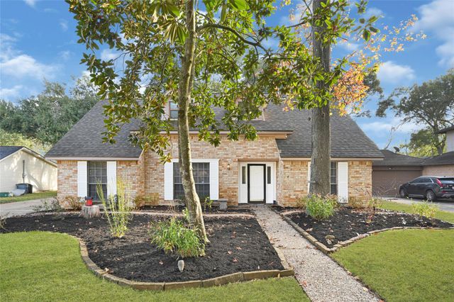 225 Saint Cloud Drive, Friendswood, TX 77546