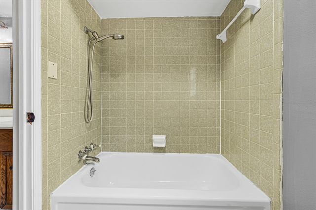 225 Saint Cloud Drive, Friendswood, TX 77546