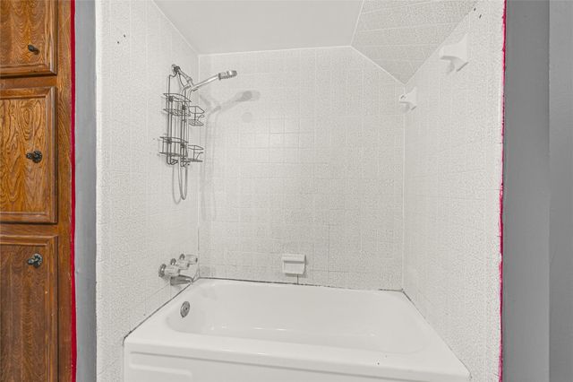 225 Saint Cloud Drive, Friendswood, TX 77546