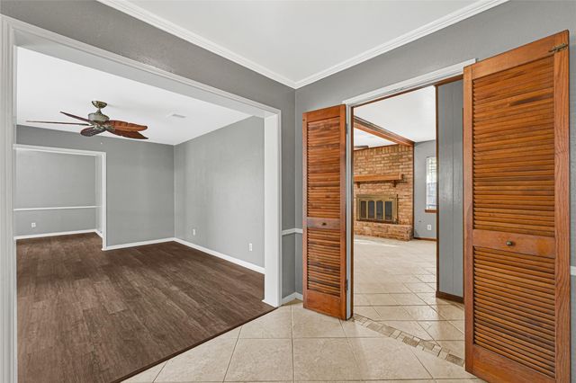 225 Saint Cloud Drive, Friendswood, TX 77546