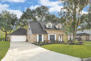 225 Saint Cloud Drive, Friendswood, TX 77546
